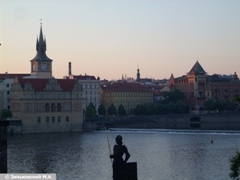 Прага, Влтава. Вид с Карлового моста на рассвете
